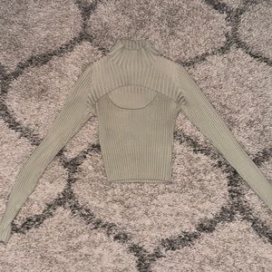Cutest light green long sleeve sheets. Size s. NEVER WORN. LANE 201!